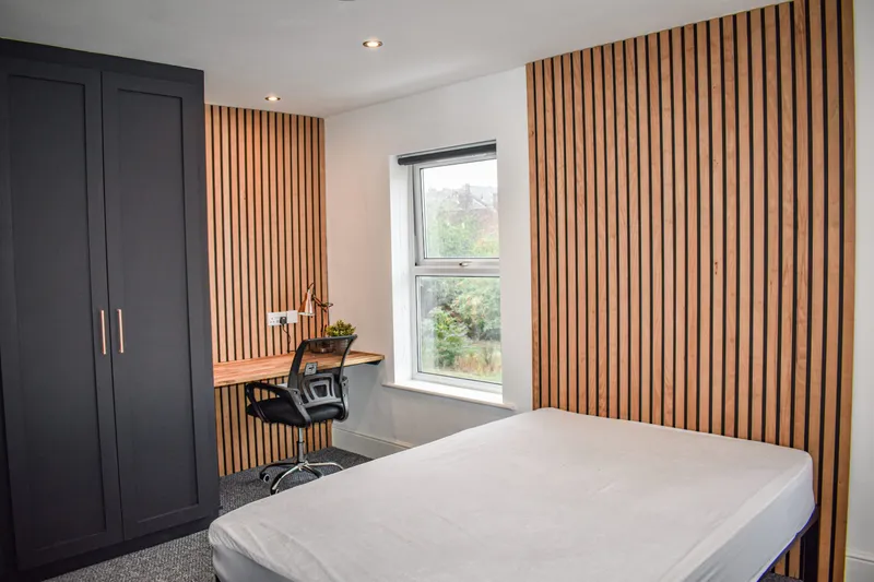 Stylish 2 Bed Terraced House // Sep 2026 - Thumbnail 2